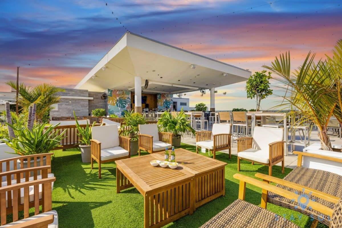 Tropical Oasis - Rooftop Pool- Near Beach - Gym Hollywood Buitenkant foto